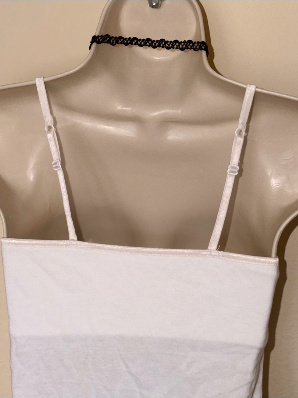 Vintage 2000s Classic White Spaghetti Strap Built in Bra Tank Top - Women - Picture 6 of 11